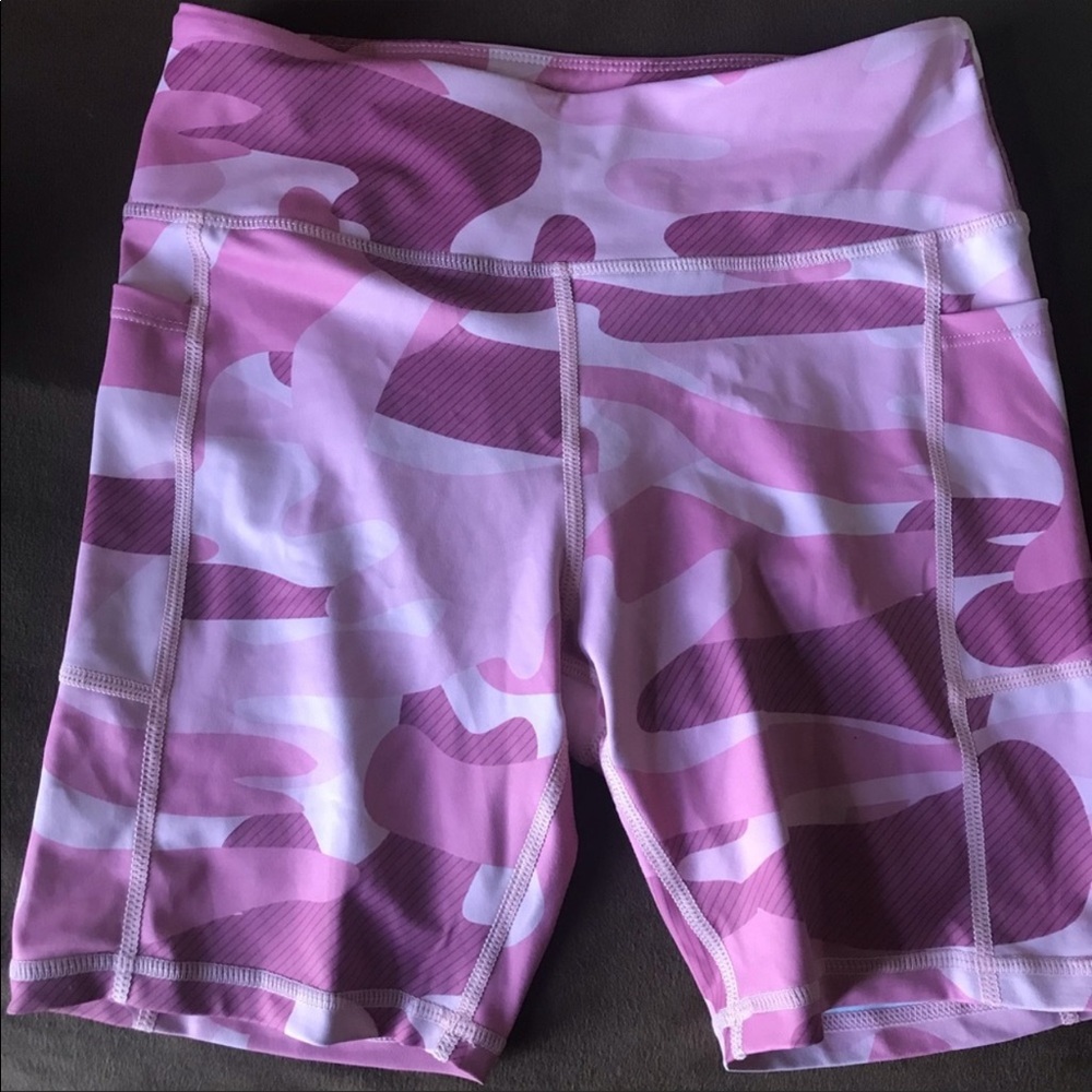 Zyia pink camo hustle shorts! .  5” length